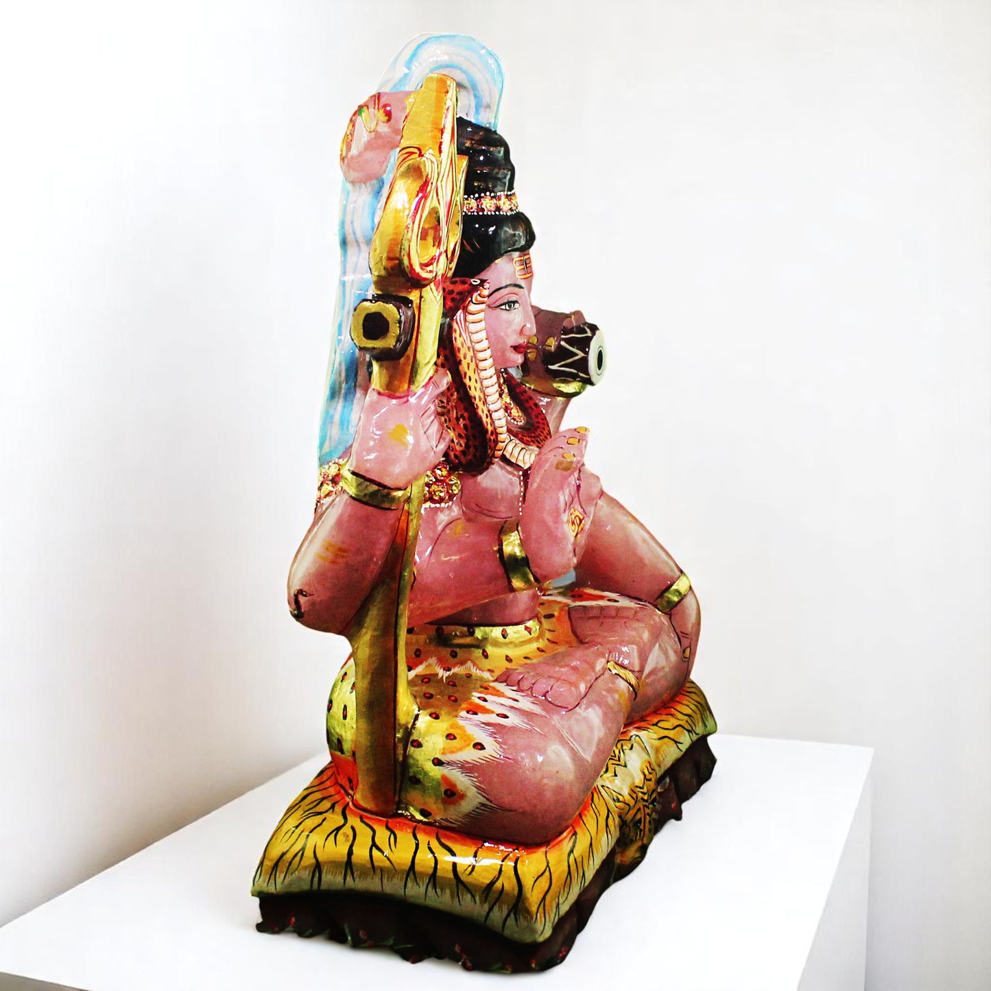 Nat. Rose Quartz Gemstone Shiva Figure Carved with 22 Carat Gold Work Paint